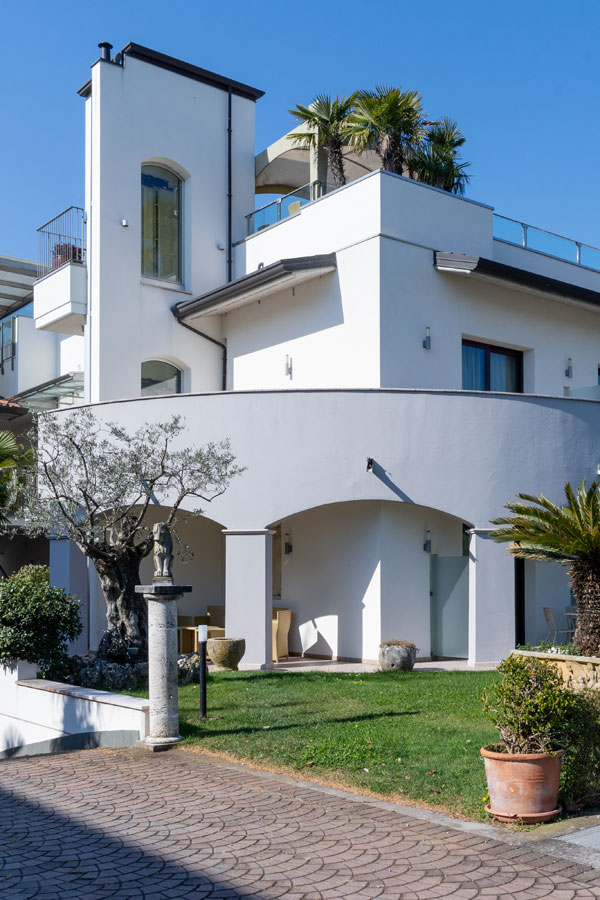 Hotel Arena Sirmione | 3-Sterne-Hotel mit Pool & Seeblick