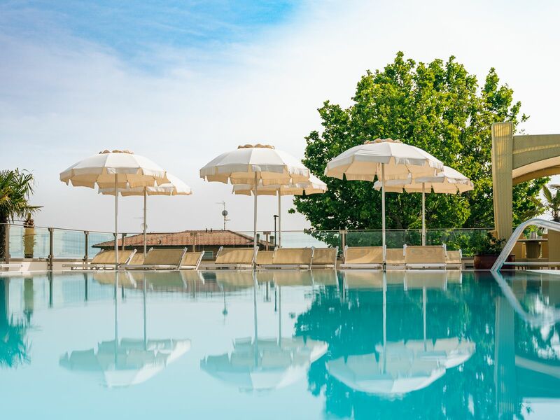Pool & relax |